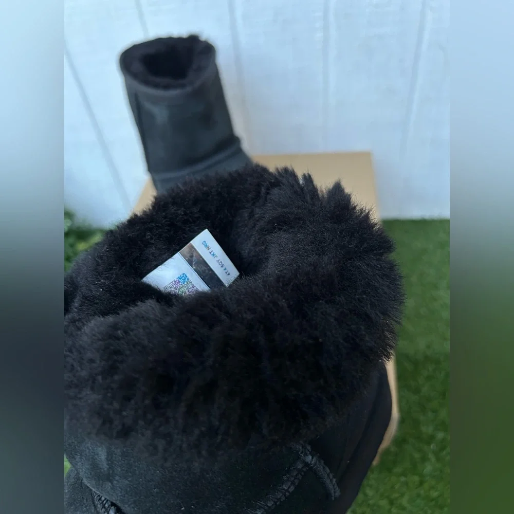 UGG Classic mini II black winter boots women SIZE 10 gently used
